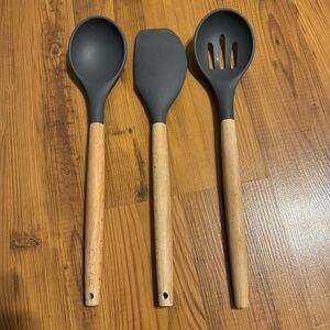 3 Piece Gray Silicone Wooden Handle Kitchen Utensil Set